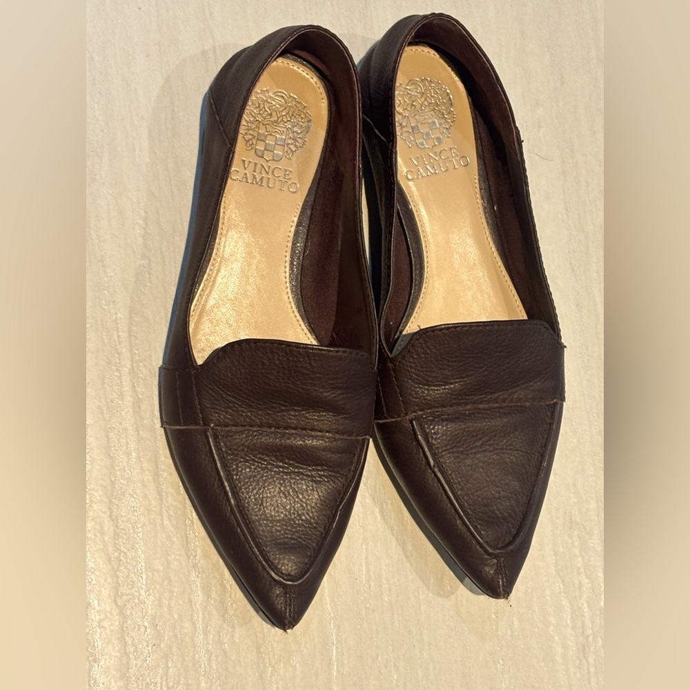 Vince Camuto brown leather Maita pointed toe loafer /flat in size 8